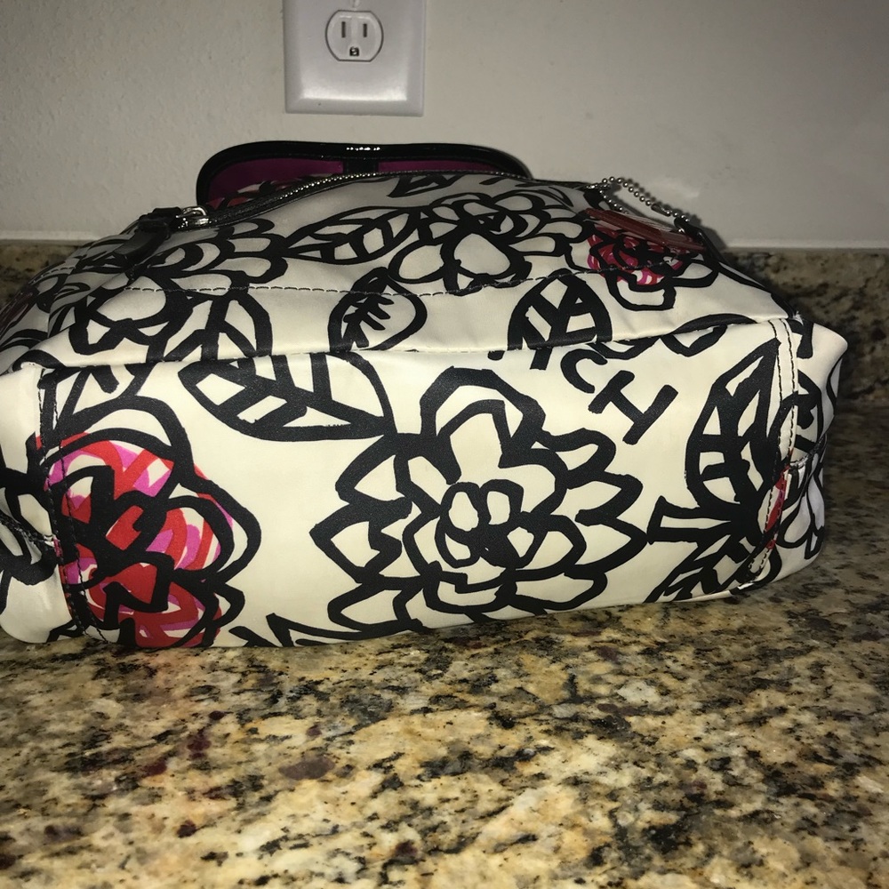 Coach XL Backpack ๐ Excellent Condition - Picture 5 of 8